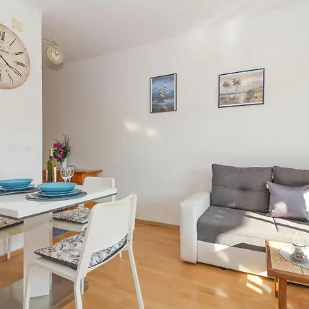 Toni In - Istrien بولا