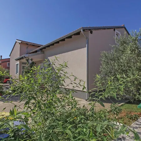 Toni In - Istrien 3* プーラ